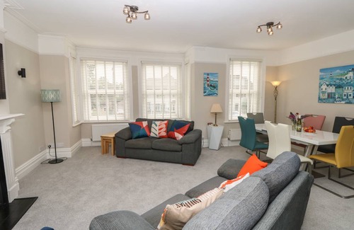 Westbourne Cottage | Cabin ∙ 3 bedrooms ∙ 6 guests