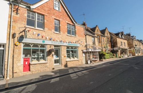 Winchcombe Cottage | Cabin ∙ 3 bedrooms ∙ 6 guests