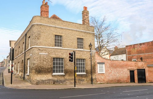 Bury St Edmunds Cottage | Cabin ∙ 3 bedrooms ∙ 6 guests
