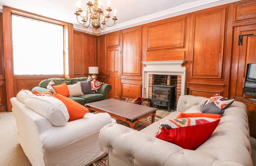 Bury St Edmunds Cottage | Cabin ∙ 3 bedrooms ∙ 6 guests