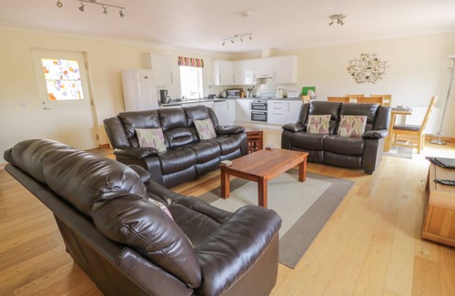 Murthly Cottage | Cabin ∙ 3 bedrooms ∙ 6 guests