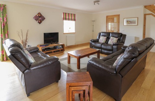 Murthly Cottage | Cabin ∙ 3 bedrooms ∙ 6 guests