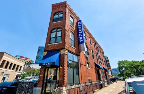 River West Apartment | Cabin 307 by 747 Lofts