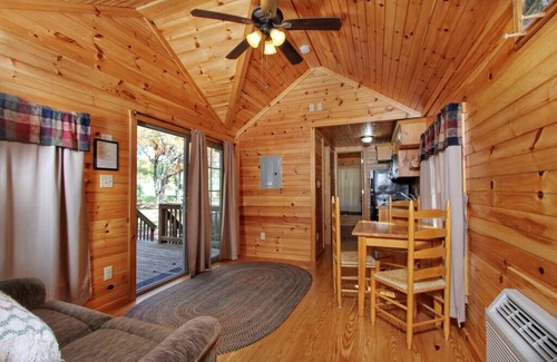 Centre Hall Cabin | Cabin 36 Sleeps 6 Guests