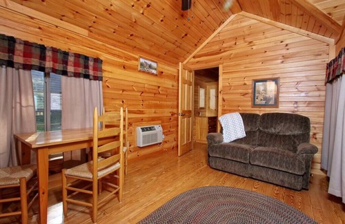 Centre Hall Cabin | Cabin 36 Sleeps 6 Guests