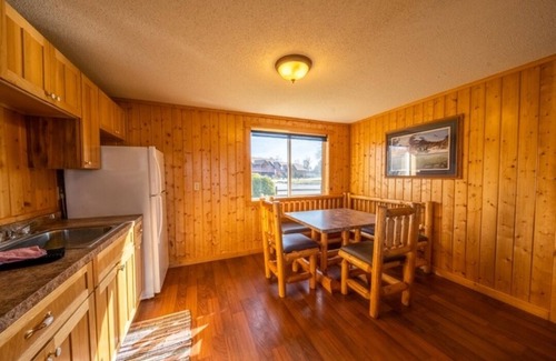 Isle Cabin | Cabin 4 at the Lake - 2 bedrooms