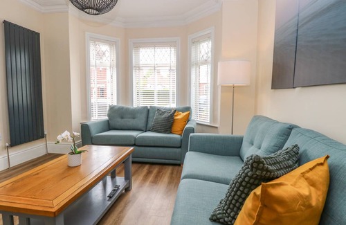 Gorleston-on-Sea Cottage | Cabin ∙ 4 bedrooms ∙ 8 guests