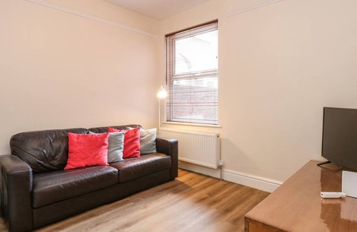 Gorleston-on-Sea Cottage | Cabin ∙ 4 bedrooms ∙ 8 guests