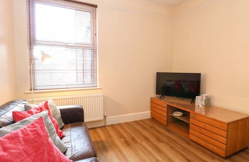 Gorleston-on-Sea Cottage | Cabin ∙ 4 bedrooms ∙ 8 guests
