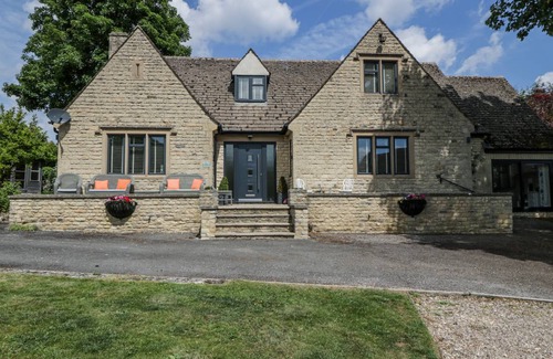 Stow-on-the-Wold Cottage | Cabin ∙ 4 bedrooms ∙ 8 guests