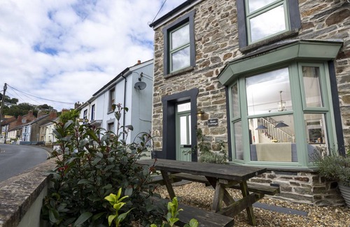 St Dogmaels Cottage | Cabin ∙ 4 bedrooms ∙ 8 guests