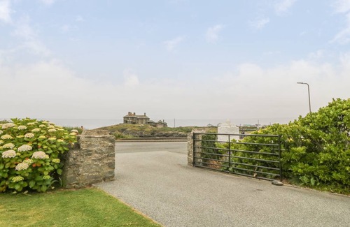 Trearddur Bay Cottage | Cabin ∙ 4 bedrooms ∙ 10 guests