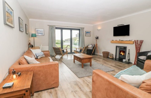 Trearddur Bay Cottage | Cabin ∙ 4 bedrooms ∙ 10 guests