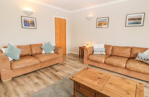 Trearddur Bay Cottage | Cabin ∙ 4 bedrooms ∙ 10 guests
