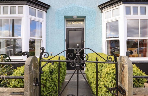 Borth-y-Gest Cottage | Cabin ∙ 4 bedrooms ∙ 7 guests