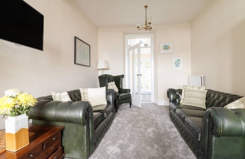 Borth-y-Gest Cottage | Cabin ∙ 4 bedrooms ∙ 7 guests