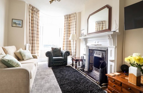 Borth-y-Gest Cottage | Cabin ∙ 4 bedrooms ∙ 7 guests