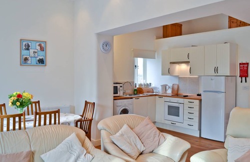 Glastonbury Cottage | Cabin ∙ 4 bedrooms ∙ 6 guests
