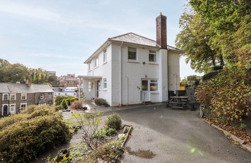 Aberystwyth Cottage | Cabin ∙ 4 bedrooms ∙ 8 guests