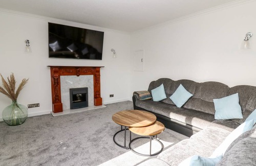 Aberystwyth Cottage | Cabin ∙ 4 bedrooms ∙ 8 guests