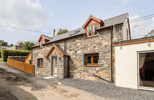 Llandderfel Cottage | Cabin ∙ 4 bedrooms ∙ 8 guests
