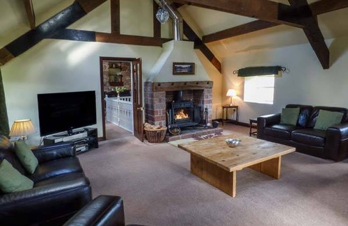 Ipstones Cottage | Cabin ∙ 4 bedrooms ∙ 10 guests
