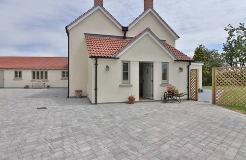 Weston-super-Mare Cottage | Cabin ∙ 4 bedrooms ∙ 10 guests