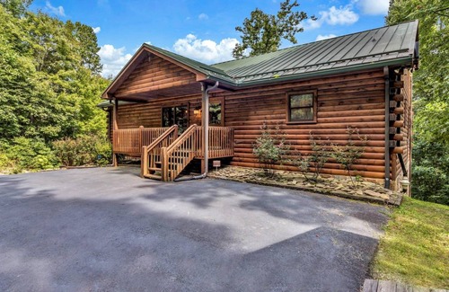 Old Fort Cabin | Cabin ∙ 4 bedrooms ∙ 10 guests
