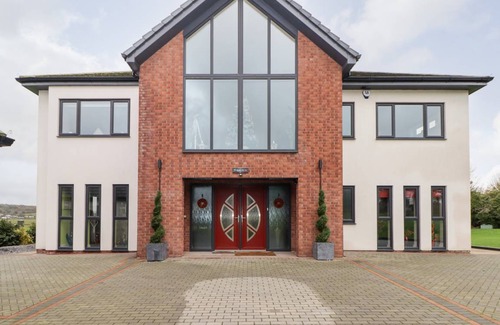Llanrhidian Higher Cottage | Cabin ∙ 4 bedrooms ∙ 12 guests