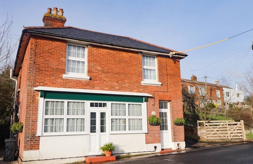 Willesborough Cottage | Cabin ∙ 4 bedrooms ∙ 7 guests