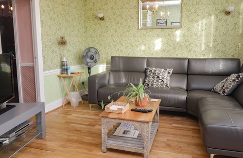 Willesborough Cottage | Cabin ∙ 4 bedrooms ∙ 7 guests