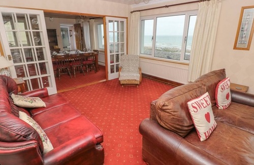 Amroth Cottage | Cabin ∙ 4 bedrooms ∙ 8 guests