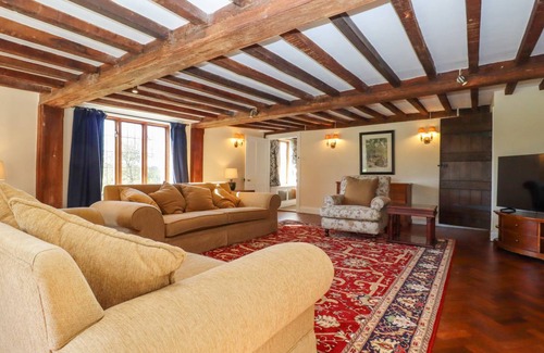 Ewhurst Green Cottage | Cabin ∙ 4 bedrooms ∙ 8 guests
