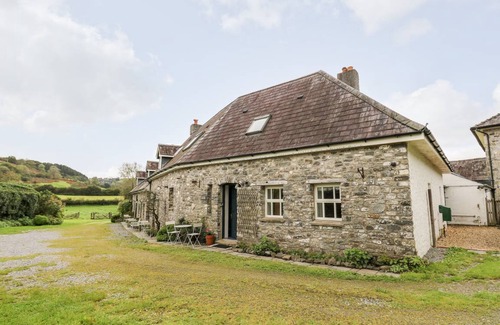 Llandeilo Cottage | Cabin ∙ 4 bedrooms ∙ 8 guests