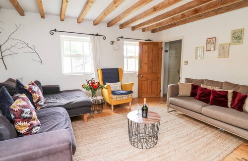 Llandeilo Cottage | Cabin ∙ 4 bedrooms ∙ 8 guests