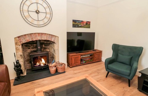 South Charlton Cottage | Cabin ∙ 4 bedrooms ∙ 8 guests
