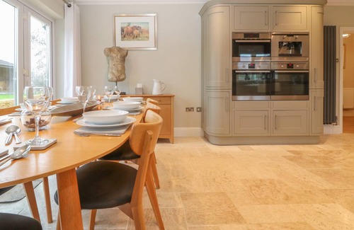 Malmesbury Cottage | Cabin ∙ 4 bedrooms ∙ 8 guests