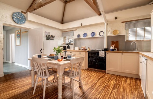 Sculthorpe Cottage | Cabin ∙ 4 bedrooms ∙ 8 guests