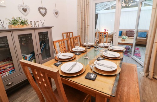 Padfield Cottage | Cabin ∙ 4 bedrooms ∙ 8 guests