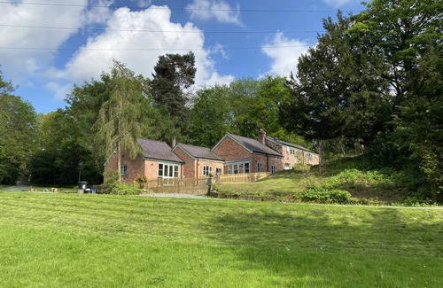 Overton-on-dee Cottage | Cabin ∙ 4 bedrooms ∙ 8 guests