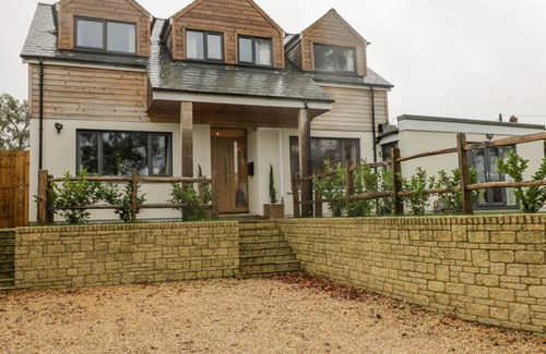 Calne Cottage | Cabin ∙ 4 bedrooms ∙ 8 guests