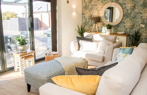 Loppington Cottage | Cabin ∙ 4 bedrooms ∙ 8 guests