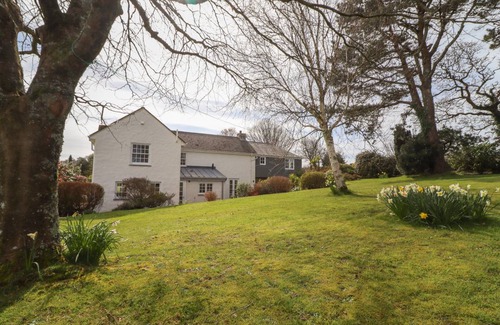 Carnon Downs Cottage | Cabin ∙ 4 bedrooms ∙ 8 guests