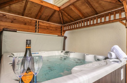 Mullion Cottage | Cabin ∙ 4 bedrooms ∙ 9 guests