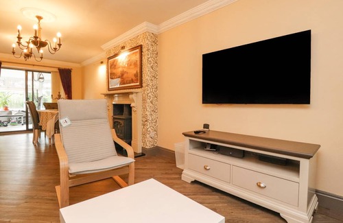 Thornton-Cleveleys Cottage | Cabin ∙ 4 bedrooms ∙ 6 guests