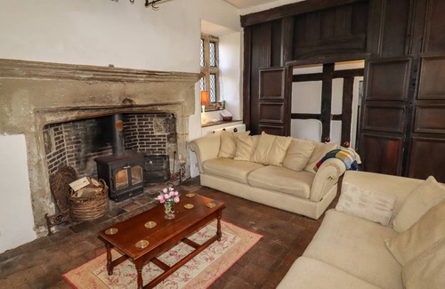 Pontblyddyn Cottage | Cabin ∙ 4 bedrooms ∙ 9 guests