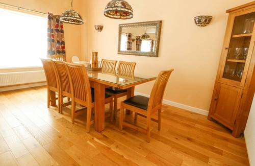 Menai Bridge Cottage | Cabin ∙ 4 bedrooms ∙ 7 guests