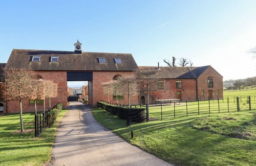 Moreton Cottage | Cabin ∙ 4 bedrooms ∙ 8 guests