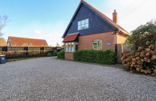 Thorpeness Cottage | Cabin ∙ 4 bedrooms ∙ 8 guests