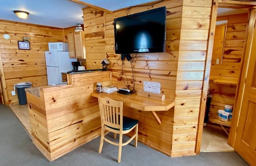 Hines Apartment | Cabin 4 Family friendly Resort